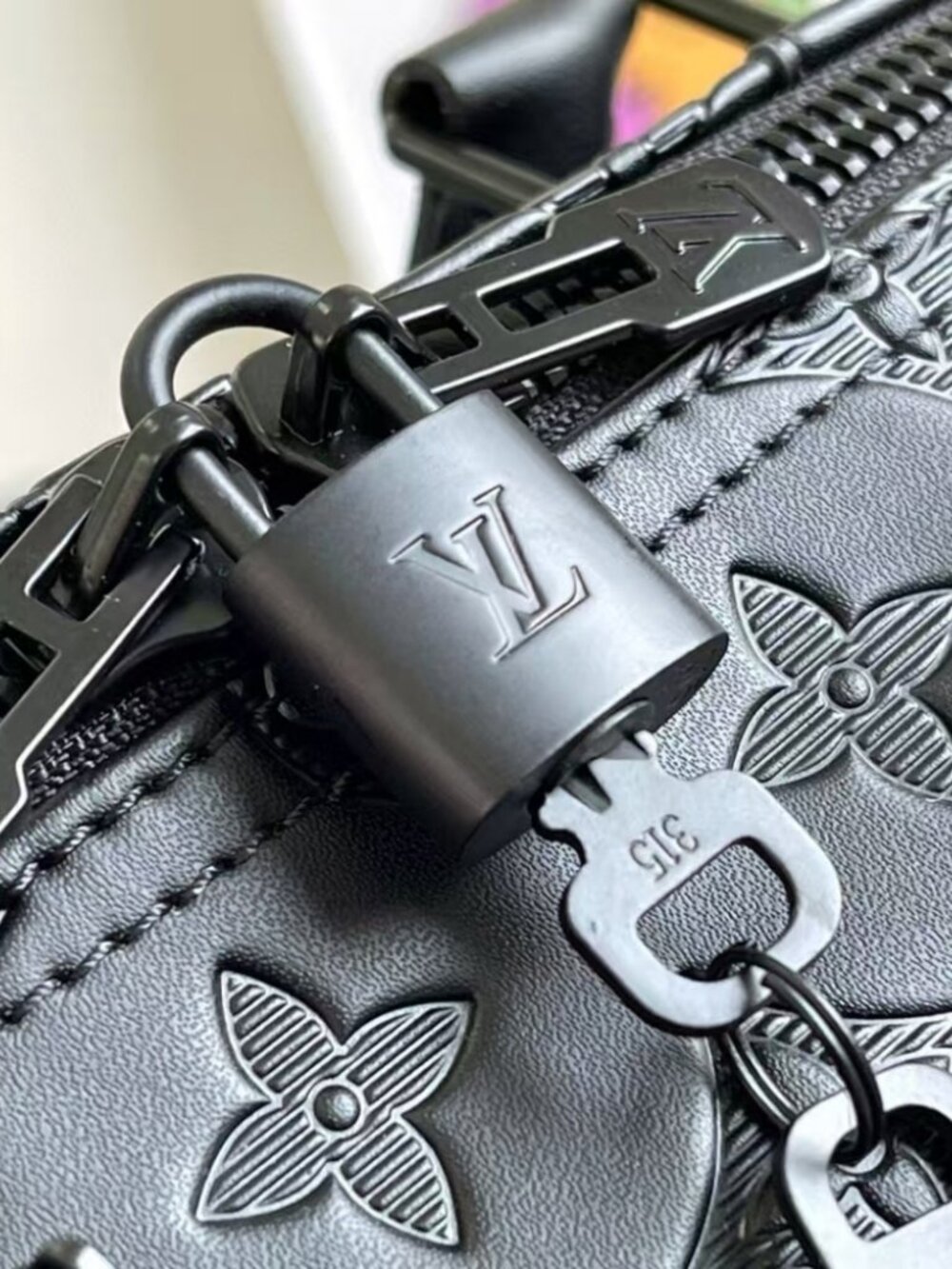 Louis Vuitton Keepall 50 Monogram Shadow Leather - Picture 4 of 9